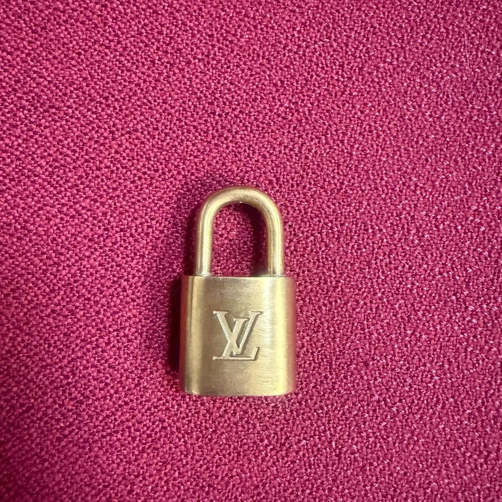 Louis Vuitton Padlock #305 (No Key)